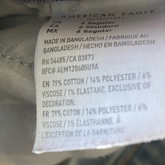 American Eagle Outfitters Light Wash Mom Jeans. Size 6. - Picture 9 of 9